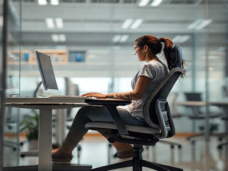 Ajuste de Pés Regulável: O Segredo para a Ergonomia e o Conforto Máximo da Poltrona Azera