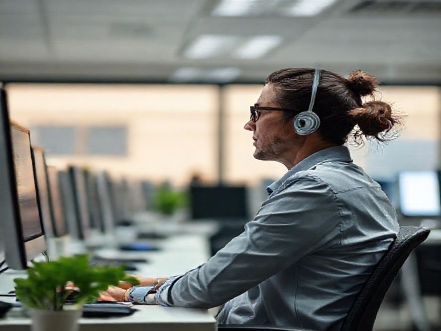 Apoio de Cabeça e Lombar Ajustáveis: A Cadeira Executiva Que É Sinônimo de Ergonomia Premium.