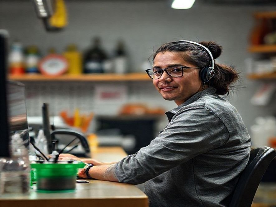 Cadeira Caixa Alta Ergonômica: Análise da Qualidade do Revestimento e Acolchoamento