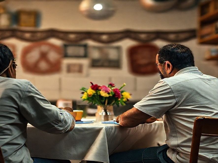 Cadeira de Mesa Sem Braços: A Almofada Macia e Firme para o Suporte Corporal.