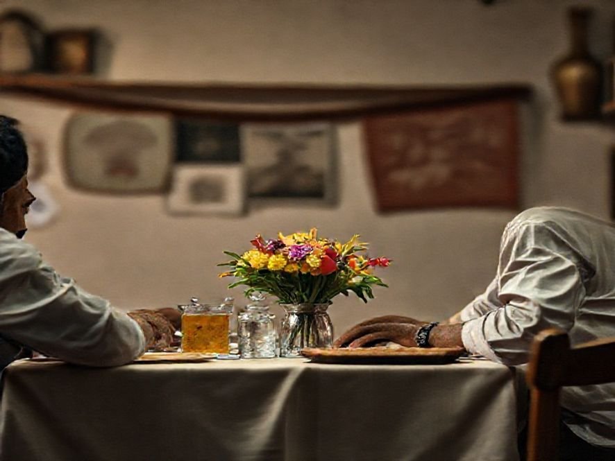 Cadeira de Mesa Sem Braços: Como o Tecido de Linho Resiste a Derramamentos e Limpeza.