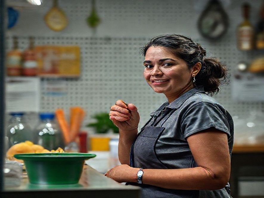 Cadeira Dellamed D65: O Elemento que Transforma o Banheiro em um Ambiente Mais Seguro.