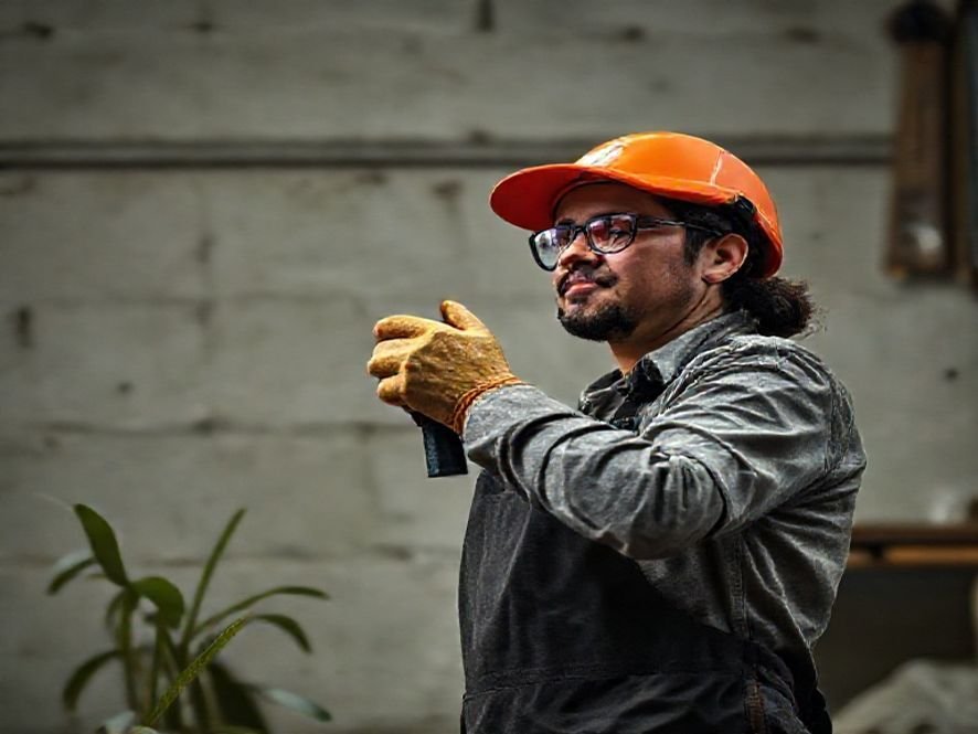 Cadeira Giratória Ajustável: O Guia de Limpeza para as Rodas Silenciosas (Manutenção).