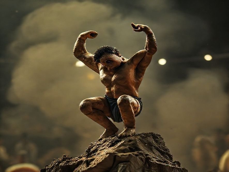 Cadeira Giratória Ajustável: Por Que a Base de Ferro de 113 kg Evita o Balanço.