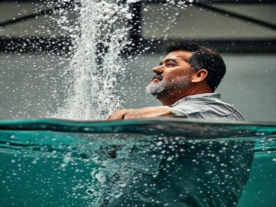 Cadeira Hidráulica 130 kg: A Estrutura Reforçada para o Cliente e a Tranquilidade do Profissional.