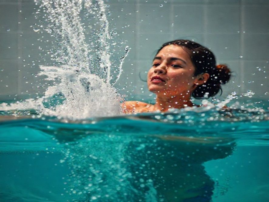 Cadeira Hidráulica Salão: O Guia para a Regulagem do Apoio de Cabeça (Se Ajustável).