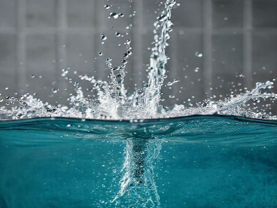 Cadeira Hidráulica Salão: Review da Altura dos Braços (25 cm) em Relação ao Assento.