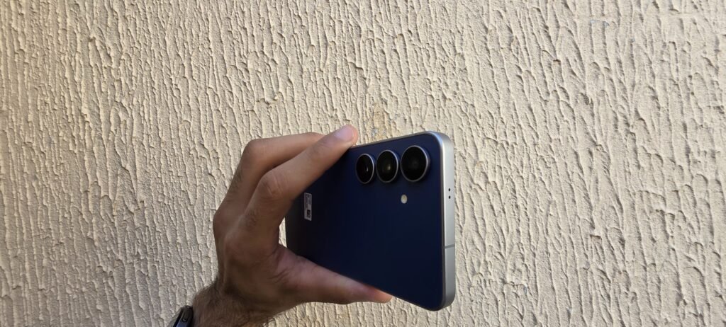 Galaxy S25 FE desembarca no Brasil com câmeras de 50 MP, bateria maior e até sete anos de atualizações - Imagem do artigo