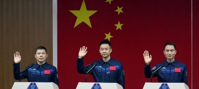 Astronautas chineses retornam à Terra após churrasco no espaço - Imagem do artigo original