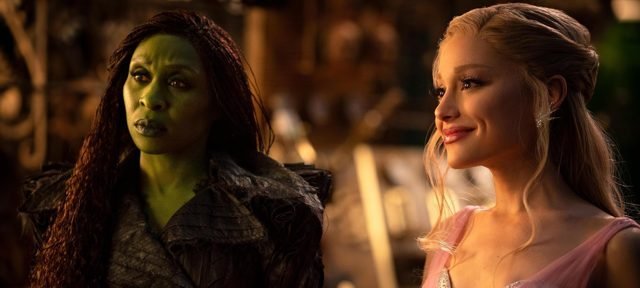 Wicked Parte 2: cena final de Glinda e Elphaba foi improviso - Imagem do artigo original