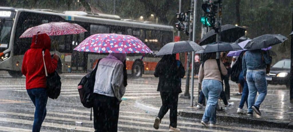 Ciclone no Brasil: previsão indica chuva de até 200 mm - Imagem do artigo