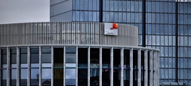 Programador demitido por IA revela rotina de 80h semanais - Imagem do artigo original