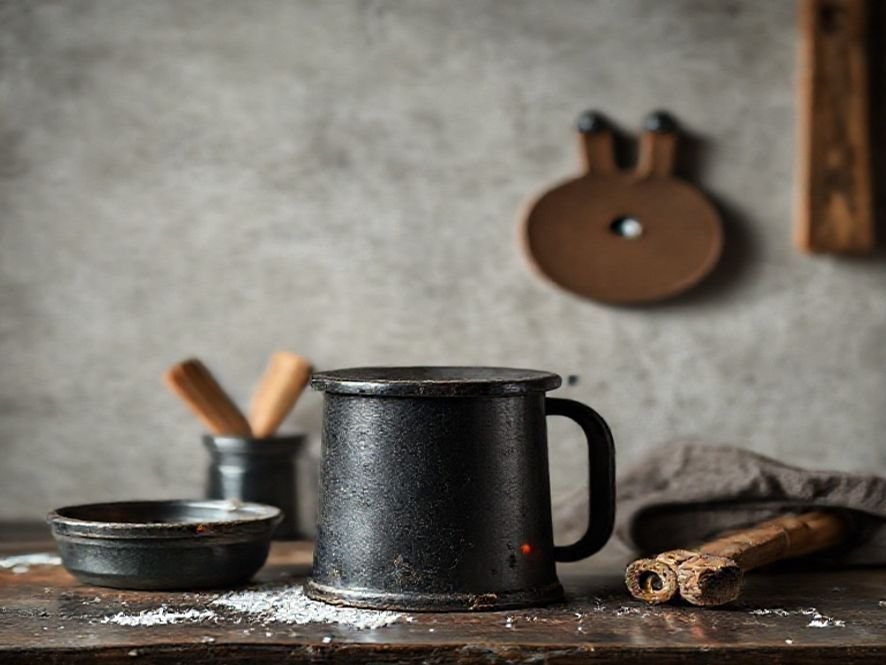 Manual de Cuidados: Preservando o Couro PU Preto e o Acabamento Cromado (Manutenção)