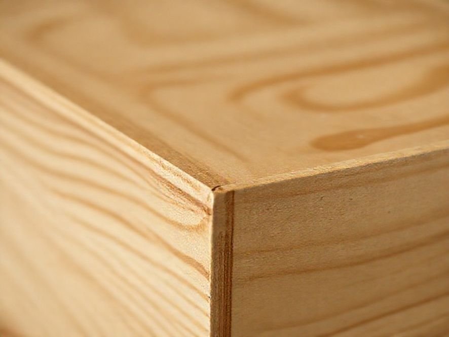 Material da Poltrona Azera: Detalhes da Madeira de Eucalipto e MDF (Construção Sólida e Durável)