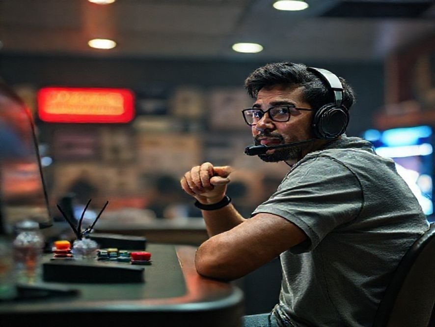 Pistão Classe 4: A Cadeira Gamer de Alto Padrão Acessível (Base Metálica).