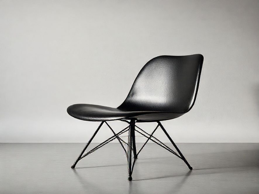 Polipropileno Preto: O Design Clássico de Eames para o Suporte Simples.