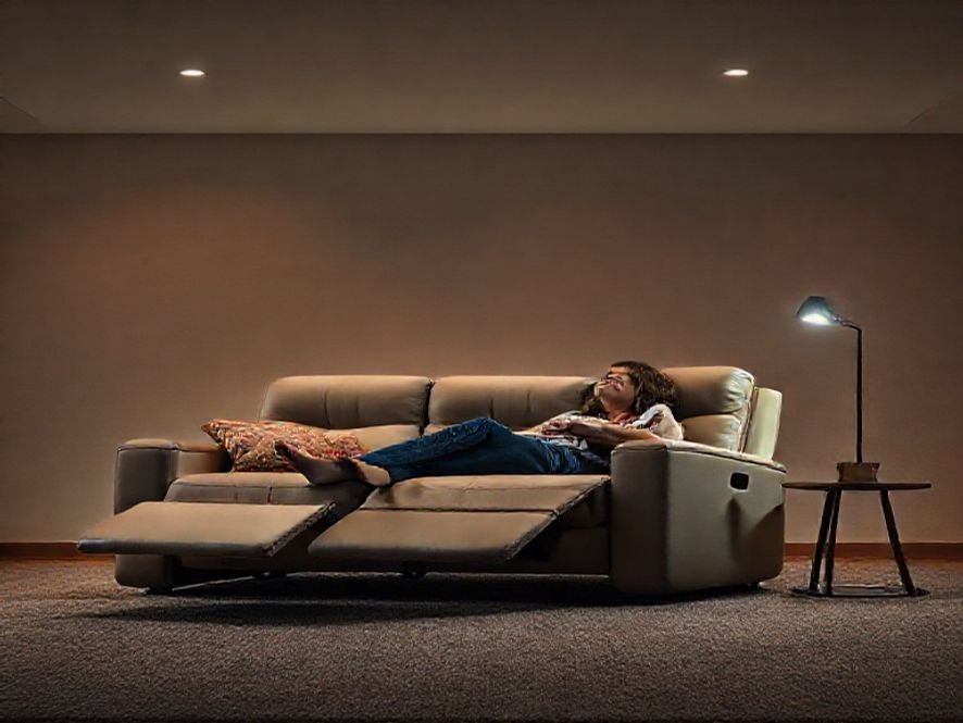 Poltrona Azera Reclinável: O Melhor Ângulo para Assistir Filmes e Relaxar.
