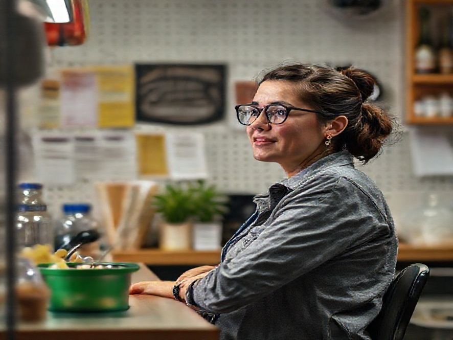 Cadeira Secretária: A Altura Ajustável É Essencial para o Conforto em Diferentes Tarefas?