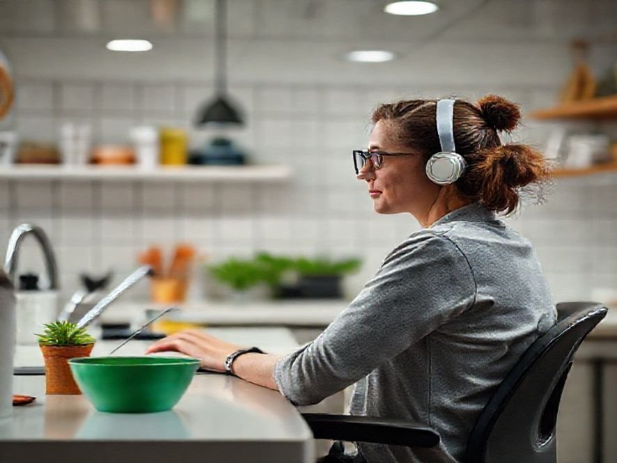 Por que a Tela de Malha É Essencial para o Conforto Ergonômico e a Ventilação?