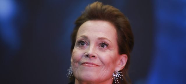 Elenco de Tomb Raider: Sigourney Weaver e Jason Isaacs - Imagem do artigo original