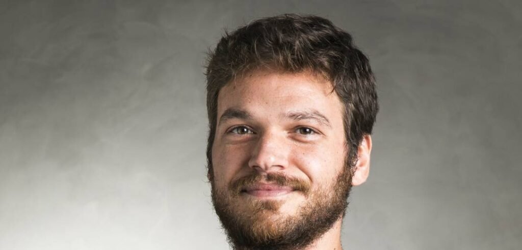 Ator compra PS5 e recebe azeite: falha logística da Amazon - Imagem do artigo