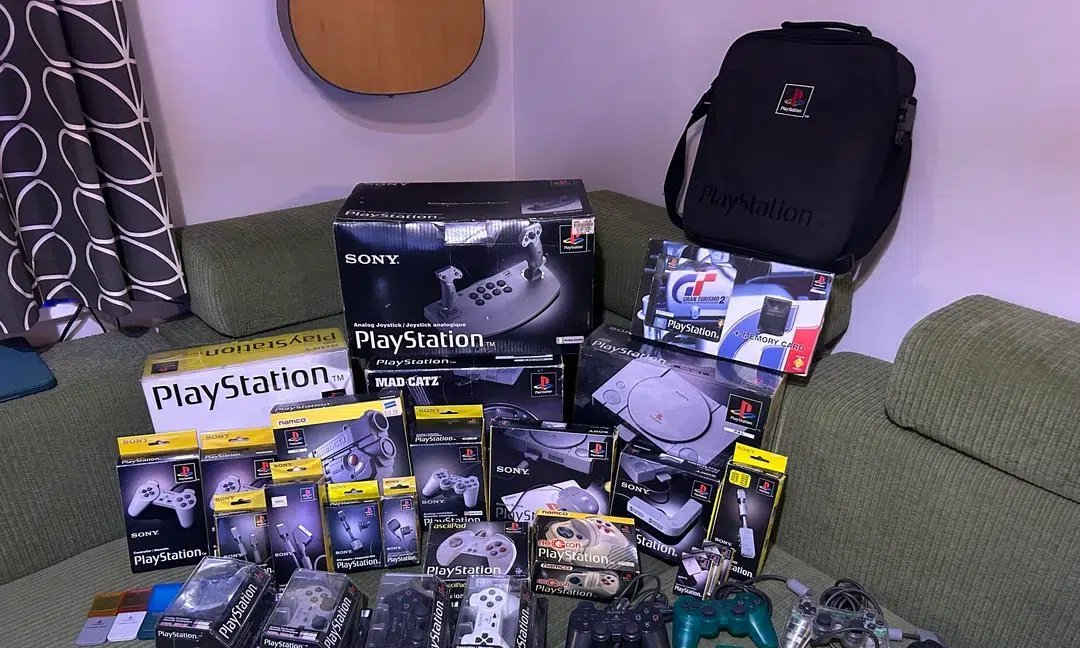 Coleção de consoles invade sala enquanto esposa viaja - Imagem do artigo